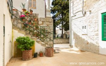 &Delta;&iota;&alpha;&mu;έ&rho;&iota;&sigma;&mu;&alpha; Jelica, &epsilon;&nu;&omicron;&iota;&kappa;&iota;&alpha;&zeta;ό&mu;&epsilon;&nu;&alpha; &delta;&omega;&mu;ά&tau;&iota;&alpha; &sigma;&tau;&omicron; &mu;έ&rho;&omicron;&sigmaf; Split, Croatia